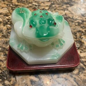 Green and White Jade-Style Three-Legged Frog Figurine
